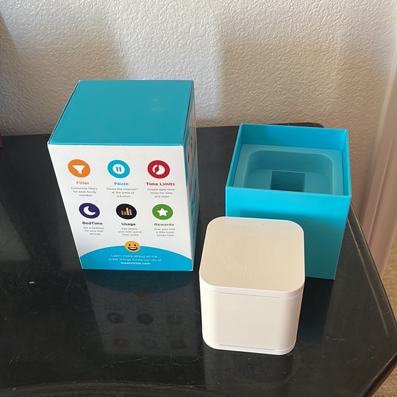 New Circle Home With Disney Parental Control WiFi First Gen Smart Family Device - Picture 2 of 16